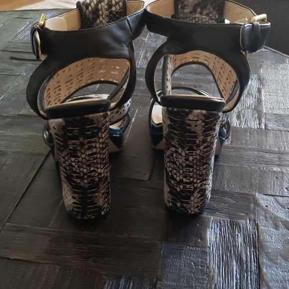 Calvin Klein heeled sandals sz 6.5 mint cond. - Picture 4 of 6